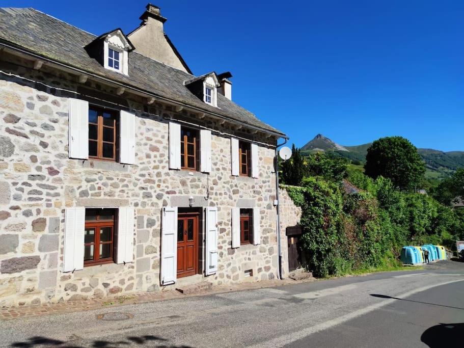 Maison Familiale Et Authentique Saint-Jacques-des-Blats Zewnętrze zdjęcie